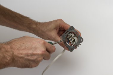 Teller 220 V elektrik prizine bağlayın.