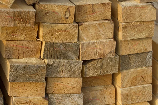 Una pila de vigas de madera . —  Fotos de Stock