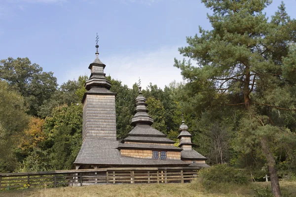 Vecchia chiesa della regione di Ivano-Frankivsk . — Foto Stock