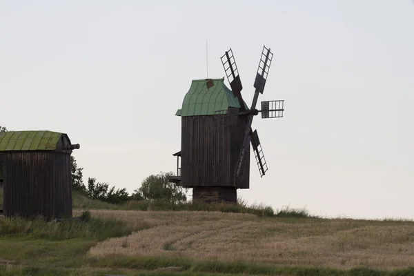 Old windmill against the sky. — Stock Photo, Image