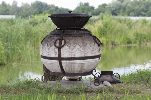 Tandoor mit Hexenkessel. — Stockfoto