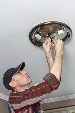 Tavan Lambası temas yalıtım elektrik.