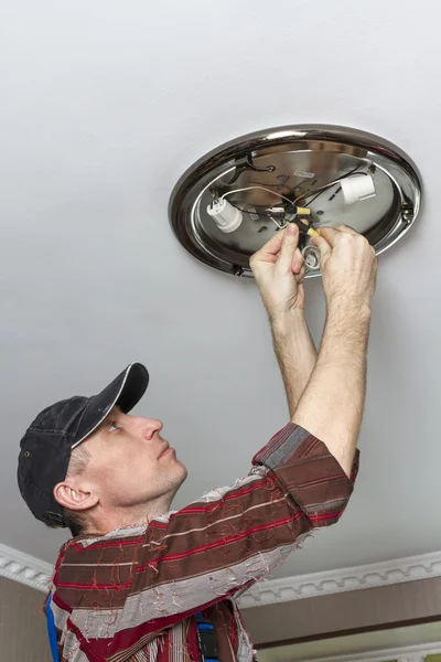 Electrical insulating contact on the ceiling lamp. — Stock Photo, Image