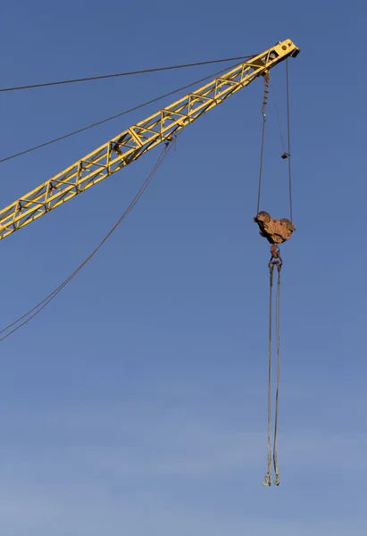 Grúa de foque contra el cielo . —  Fotos de Stock