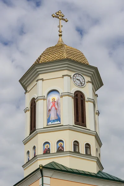 The clock on the bell tower of the Orthodox church. — Stock Photo, Image