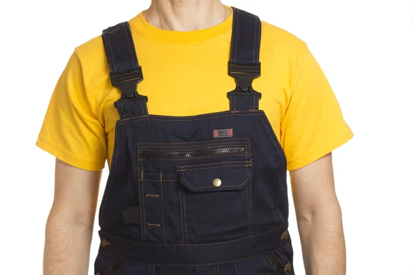 Працівник у жовтій футболці та робочому одязі — стокове фото