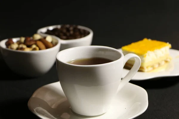 Cup Coffee Milk Coffee Beans Glass Table Concept Home Comfort — Stock Photo, Image