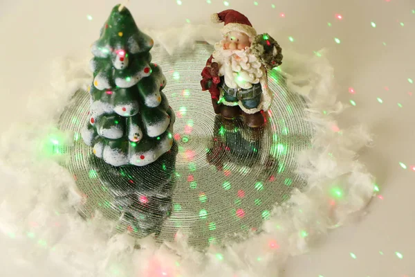 Weihnachtsmann Schneemann Als Dekoration Für Eine Weihnachtskarte Weihnachts Und Neujahrsgeschenke — Stockfoto