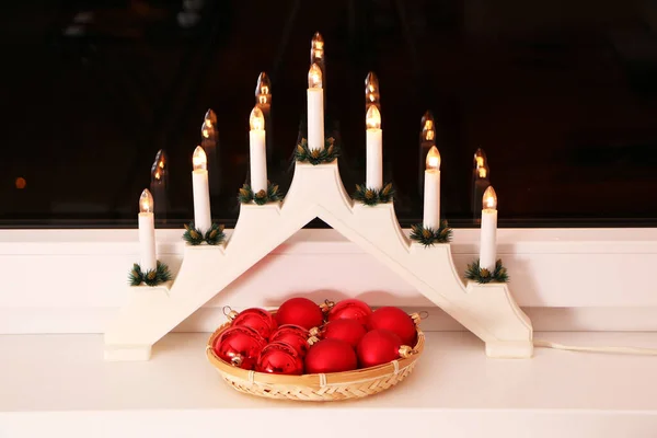 Bolas Rojas Navidad Para Año Nuevo Navidad Alféizar Ventana Con —  Fotos de Stock