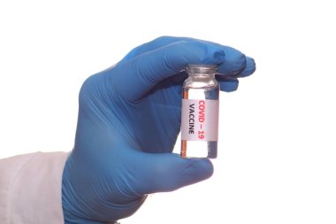 Covid-19 Corona virüsü savaş konsepti. Doktor koronavirüse karşı aşı yapmaya hazır. Elinde şırınga ve aşı var. Konsept: Hastalık, tıbbi bakım, bilim.