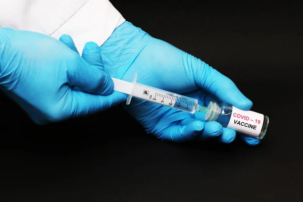 Covid Coronavirusbekämpningskoncept Läkaren Redo Att Vaccinera Sig Mot Coronavirus Håller — Stockfoto