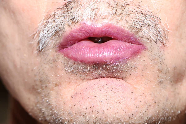 Ανδρικά Χείλη Κόκκινο Μακιγιάζ Κραγιόν Μόδας Αρσενικό Σέξι Στόμα Αισθητική — Φωτογραφία Αρχείου