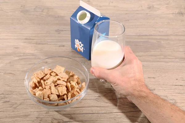 Hombre Está Desayunando Con Leche Pasteles Comida Saludable Pasteles Harina — Foto de Stock