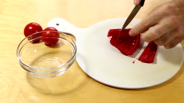 Egészséges Táplálkozás Vörös Paprika Paradicsom Saláta Elkészítése Séf Nyári Salátát — Stock videók