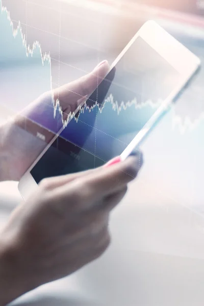 Tablet pc ile kadın closeup