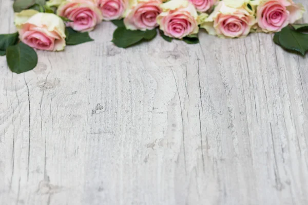 Roses on a wooden background — Stock Photo, Image