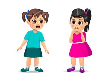 Sevimli kız kızıyor ve küçük kıza bağırıyor. beyaz arkaplanda izole