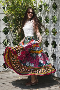 Renkli maxi sallanan