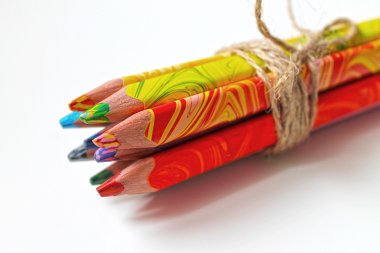 farklı renkli kalemler set