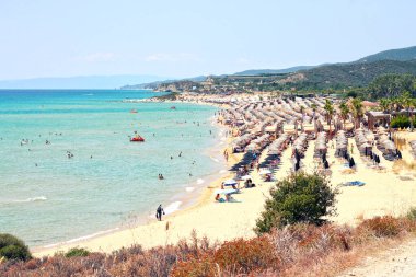 Ammolofoi plajı kuzey Yunanistan 'ın en popüler ve en güzel plajıdır. Kavala yakınlarındaki Nea Peramos 'a yaklaşık 1 km uzaklıkta..
