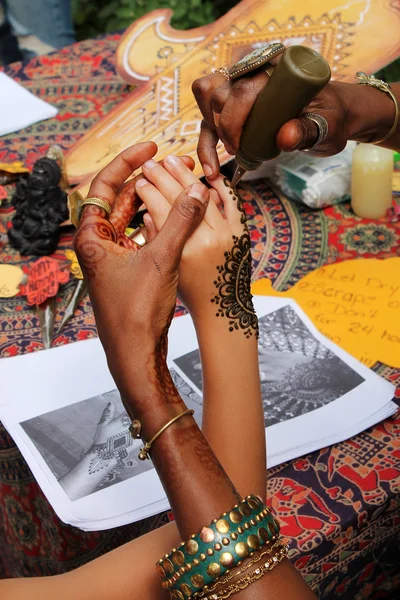 Mehndi (henna tattoo). — Stock Photo, Image
