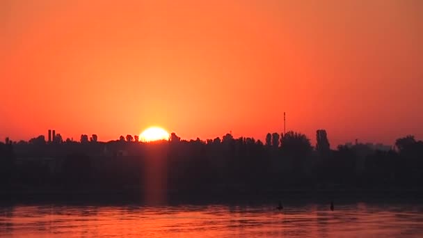 Zonsondergang zonsopgang rivier zon, Dnepr Stockvideo