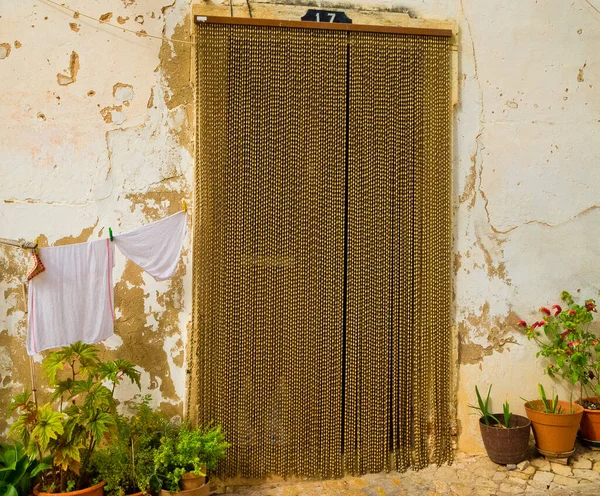 Front Door Protective Screen & Washing Line