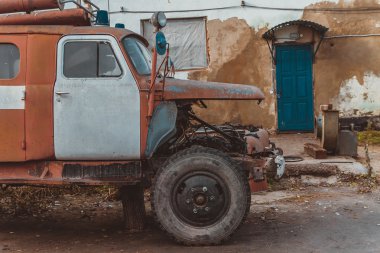 Paslı araba. İtfaiye arabası.