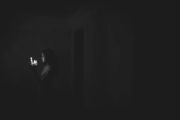 A girl holding a wax candle. Abandoned house. — Stock Photo, Image