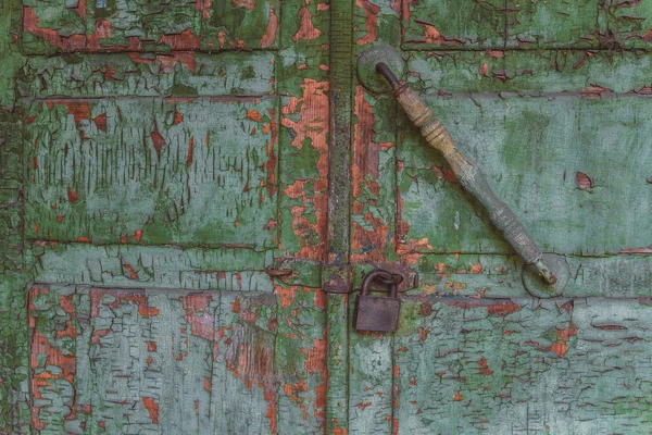 Дерев'яні двері з замком — стокове фото