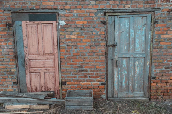 Drzwi drewniane z zamkiem — Zdjęcie stockowe