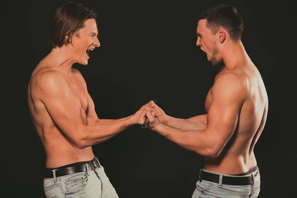 Two guys pump the biceps. — Stock Photo, Image