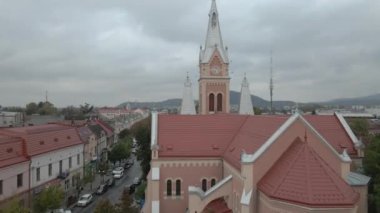 Yolculuk. Mukachevo şehri. Ukrayna. Hava görünümü.