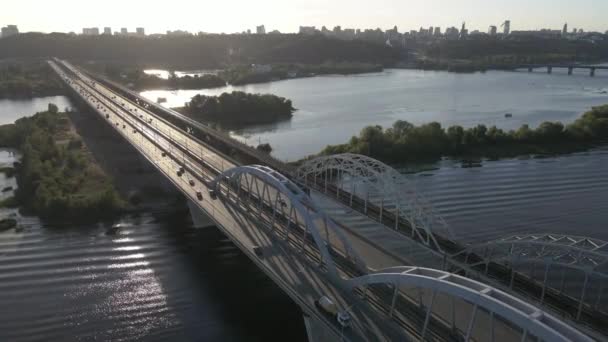 Híd Vasúti Híd Átfolyik Dnyeper Folyón Ukrajnában Kijevben Légi Felvétel — Stock videók