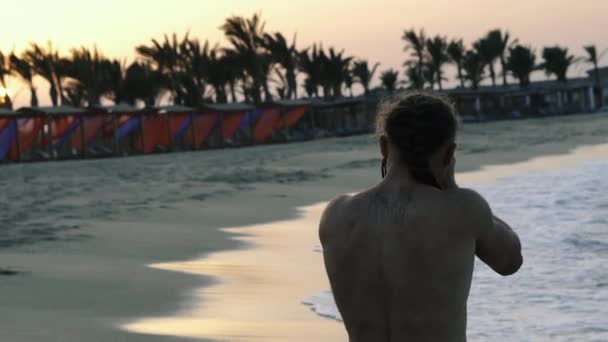 Камера Чоловік Фотографує Пляж Море Єгипет Червоне Море — стокове відео