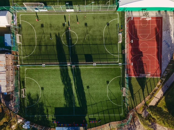 Fußballplatz Der Fußballplatz Auf Dem Die Spieler Spielen Luftaufnahme — Stockfoto