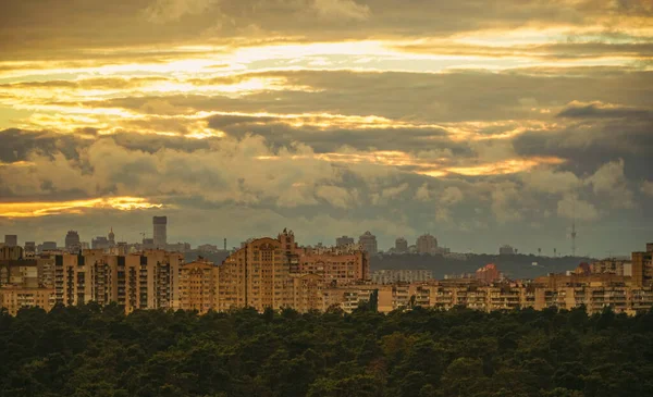 Konut Binaları Günbatımının Arka Planına Karşı Yerleşim Binaları Ukrayna Kiev — Stok fotoğraf