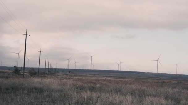 Molino Viento Campo Con Molinos Viento — Vídeo de stock