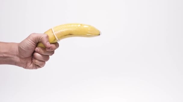 Προφυλακτικό Μπανάνα Φοράει Προφυλακτικό — Αρχείο Βίντεο