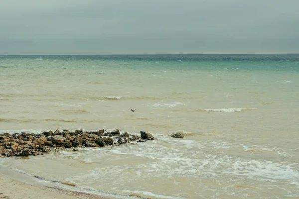 Havsstrand Kust Och Väderkvarnar — Stockfoto