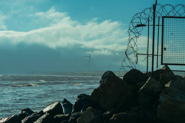 Barbed Wire Barbed Wire Fence Sea — Stock Photo, Image