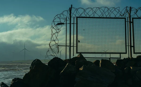 Barbed Wire Barbed Wire Fence Sea — Stock Photo, Image