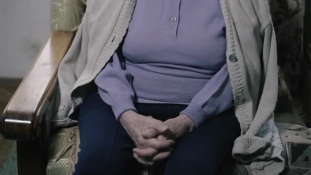 Büyükanne Yaşlı Bir Büyükannenin Portresi — Stok video