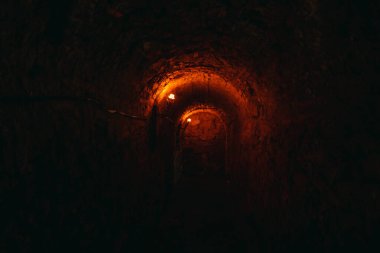 Karanlık koridor. Karanlık kasvetli koridor.