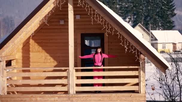 Winter Frau Stürzt Den Schnee — Stockvideo