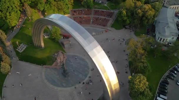 Monumento Arco Amistad Los Pueblos Hito Ciudad Kiev Ucrania Vista — Vídeo de stock