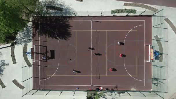 Röplabda Emberek Röplabdáznak Játszótéren Légi Felvétel — Stock videók