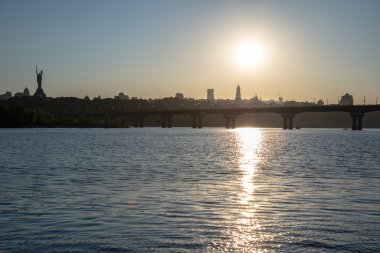 Kiev. Ukrayna. İskele. Nehrin Dnepr.