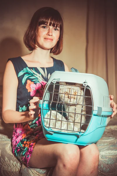 Una gabbia portatile per gatti — Foto Stock