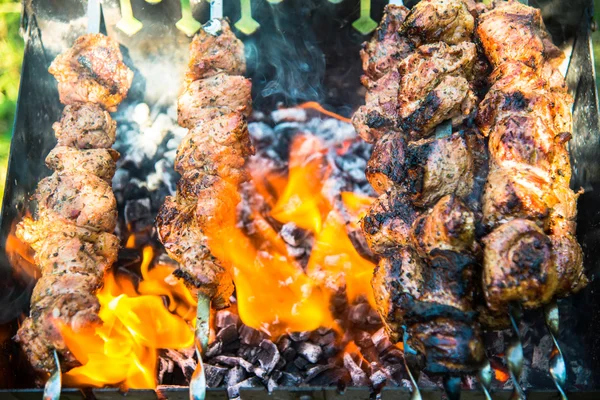 Мясо, приготовленное на гриле — стоковое фото
